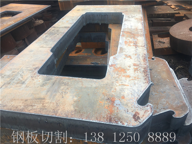 <b>380mm厚钢板切割牌坊件</b>
